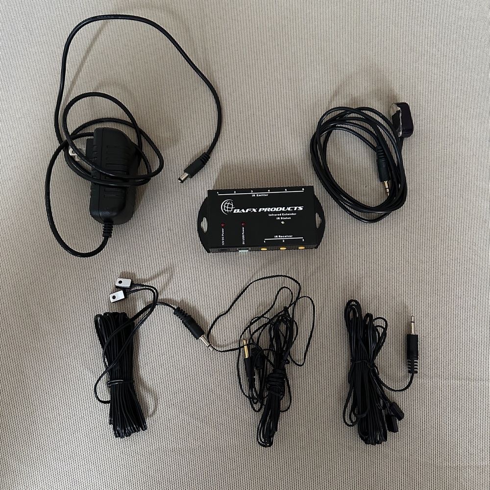 BAXI PRODUCTS Audio Adapter with Cables